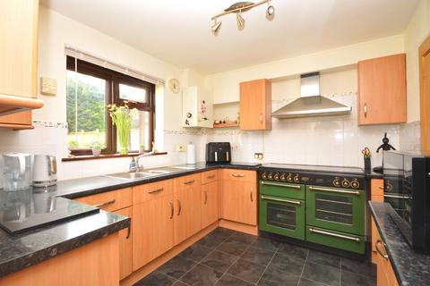 25 Middlemead, Folkestone, CT19 5UB