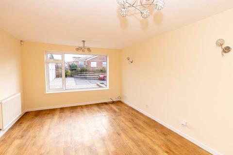 4 bedroom semi-detached house to rent, Moorfield Drive, Halesowen, West Midlands, B63