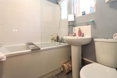 undefined, Veryan, Surrey GU21