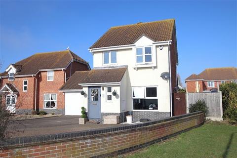 3 bedroom detached house for sale, Selsey Avenue, Clacton on Sea