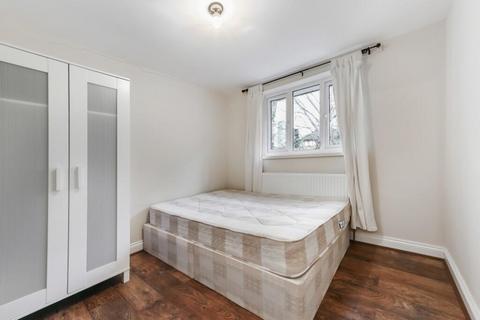 4 bedroom maisonette to rent, Heath Road, Twickenham TW1