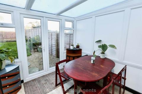 2 bedroom terraced house for sale, Alma Street, Gosport