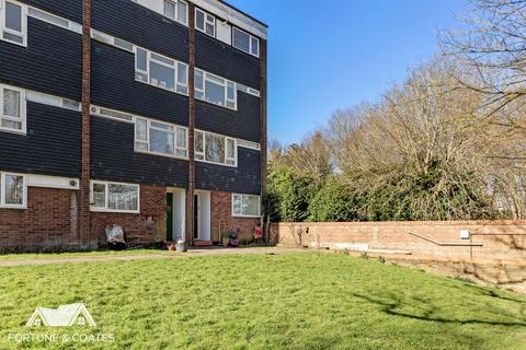 2 bedroom maisonette for sale, Park Court, Harlow