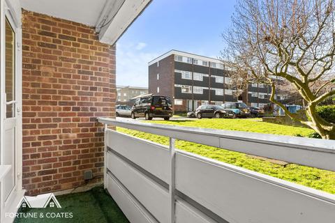 2 bedroom maisonette for sale, Park Court, Harlow