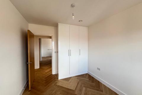 3 bedroom apartment to rent, Guardhouse Way, London NW7