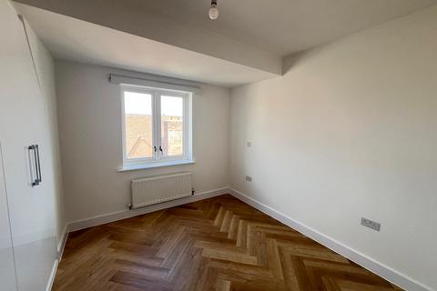 3 bedroom apartment to rent, Guardhouse Way, London NW7