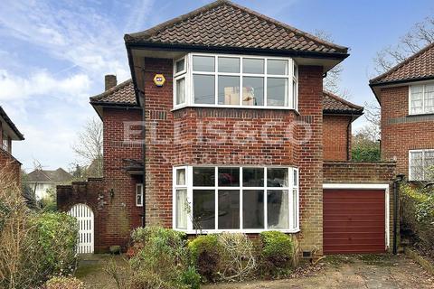 Sunnyfield, Mill Hill, London, NW7