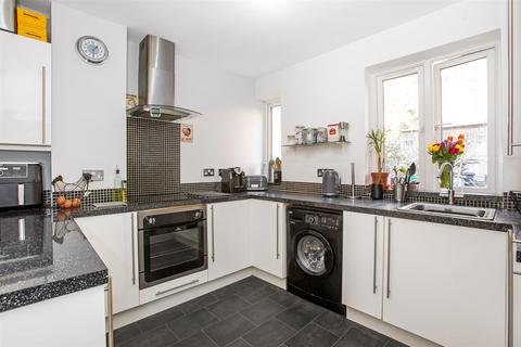 3 bedroom terraced house for sale, Quarry Road, Godstone RH9