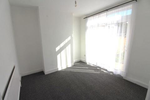 3 bedroom end of terrace house to rent, Clifford Road N9 8AU