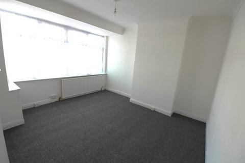 3 bedroom end of terrace house to rent, Clifford Road