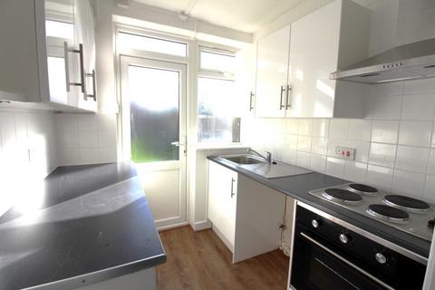 3 bedroom end of terrace house to rent, Clifford Road