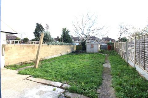 3 bedroom end of terrace house to rent, Clifford Road