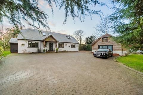 5 bedroom chalet for sale, Ridge Lane, Gravesend DA13