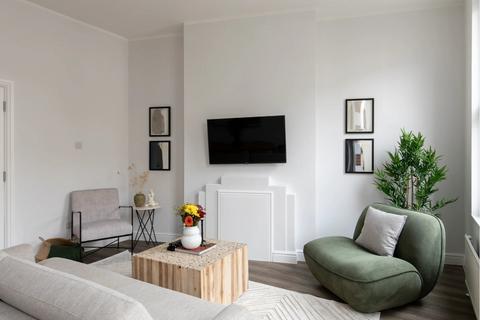 5 bedroom flat to rent, North End Road, London