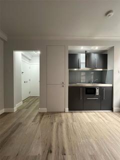 Studio to rent, Edgware Road, London, W2