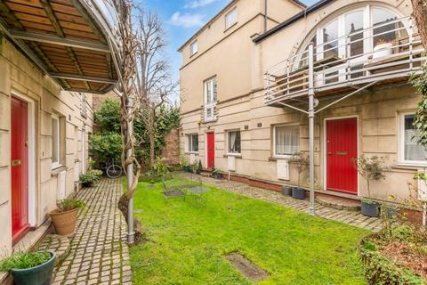 2 bedroom maisonette for sale, Hawksmoor Mews, London