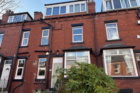 3 bedroom terraced house to rent, Beechwood Mount, Leeds