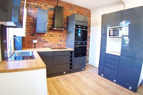 3 bedroom terraced house to rent, Beechwood Mount, Leeds