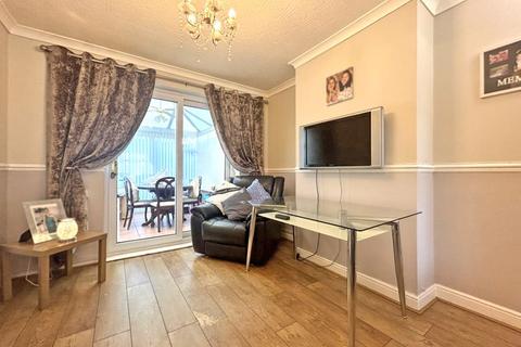 3 bedroom semi-detached house for sale, Sussex Avenue, Wednesbury