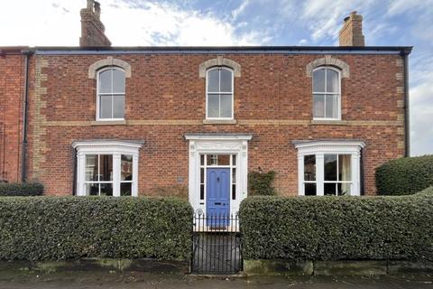 4 bedroom end of terrace house for sale, The Hollies, 48 Queen Street, Horncastle