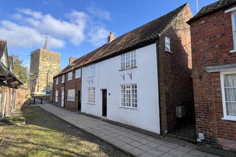 3 bedroom end of terrace house for sale, 3 St Mary's Square, Horncastle