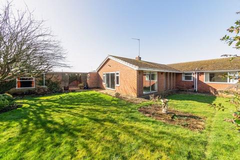 4 bedroom detached bungalow for sale, Wesley Drive, Banbury