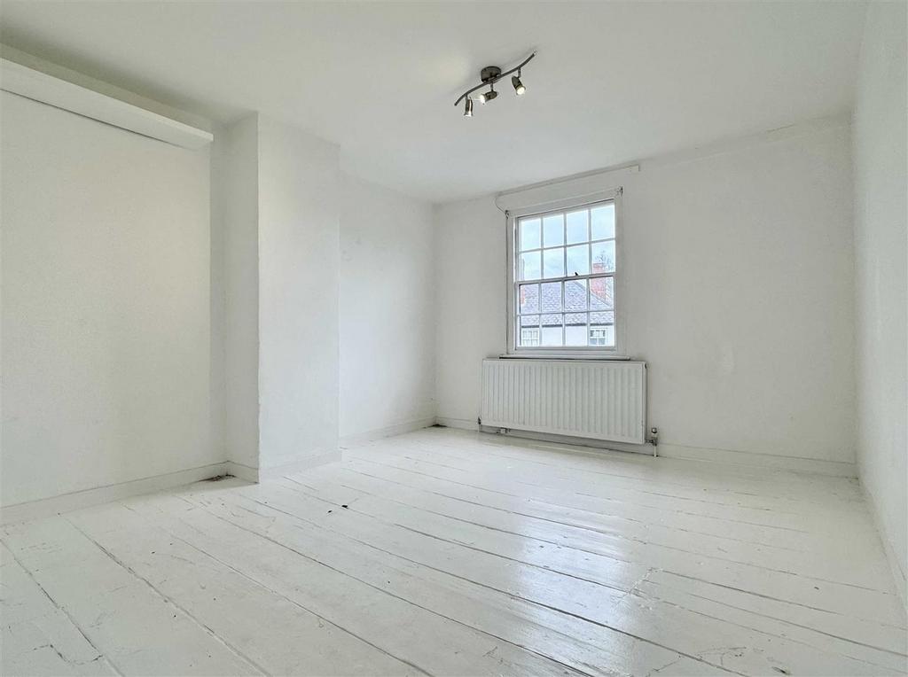 Bedroom 1.jpg