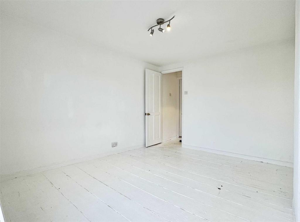 Bedroom 1b.jpg