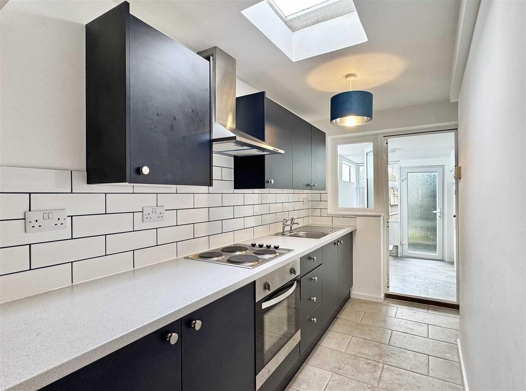 Kitchen b.jpg