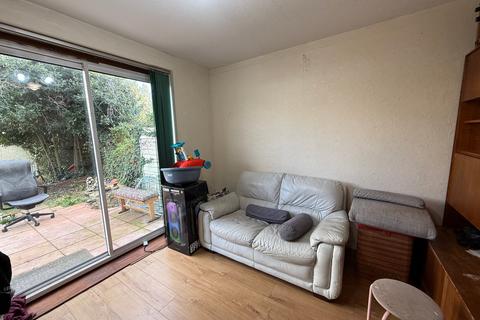 3 bedroom semi-detached house to rent, Falcon Way, Kenton, Harrow, HA3