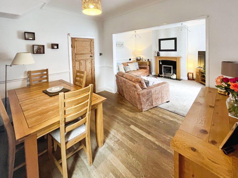 Sitting room/dining