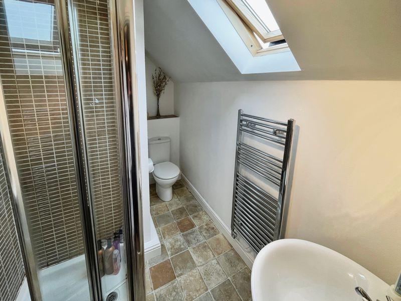 En suite to bed 1