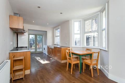 3 bedroom terraced house to rent, Eleanor Road, Stratford, E15