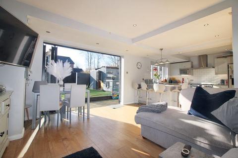 5 Cedar Avenue, Whitefield, Manchester, M45 7FP
