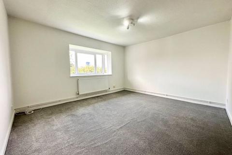 2 bedroom apartment to rent, Canterbury Gardens, Salford