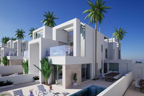 3 bedroom property, C. Soria