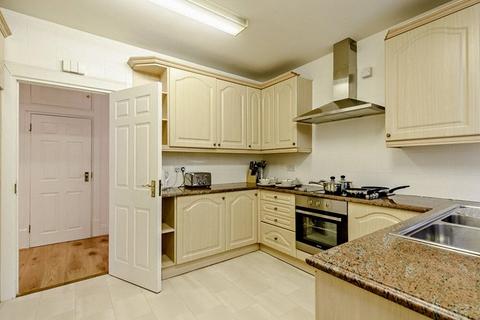 3 bedroom apartment to rent, Strathmore Court, Park Road