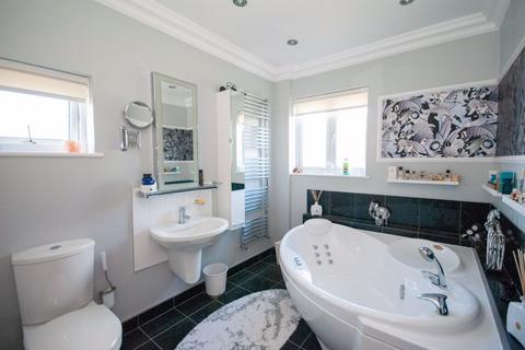 61 Bailey Road, Leigh-on-sea, SS9 3PJ