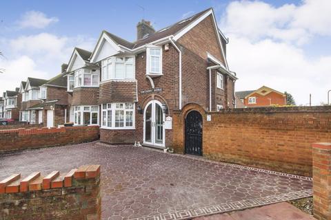 5 bedroom semi-detached house for sale, Hawthorne Avenue, Bedford MK40