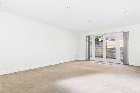 2 bedroom end of terrace house to rent, High Street, Hampton Hill