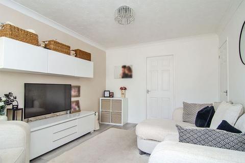 31 Rembrandt Close, Cannock, WS11 7GW