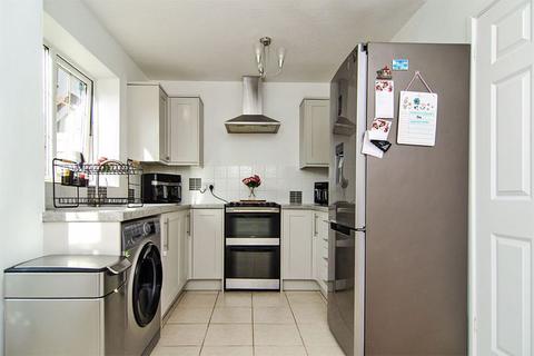 31 Rembrandt Close, Cannock, WS11 7GW