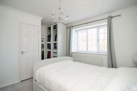31 Rembrandt Close, Cannock, WS11 7GW