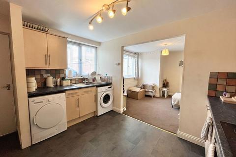 2 bedroom ground floor flat to rent, Barran Street, Bingley BD16