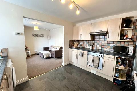 2 bedroom ground floor flat to rent, Barran Street, Bingley BD16