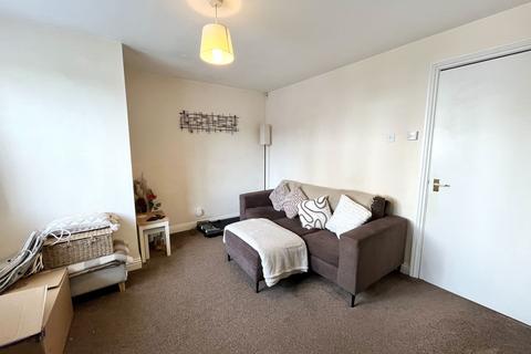 2 bedroom ground floor flat to rent, Barran Street, Bingley BD16