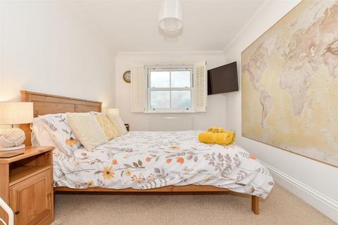 Seven Seas, 7c Dickens Road, Broadstairs, CT10 1DX