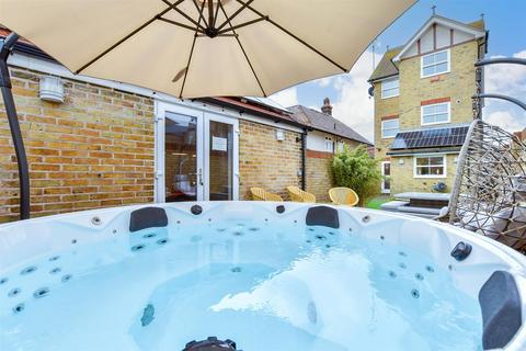 4 bedroom townhouse for sale, Dickens Road, Broadstairs, Kent