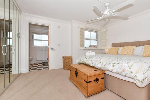 Seven Seas, 7c Dickens Road, Broadstairs, CT10 1DX