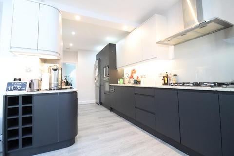 5 bedroom semi-detached house to rent, Edgware HA8